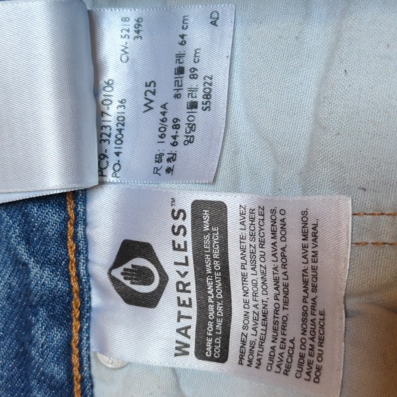 LEVI'S Shorts - size 25 waist - Picture 6 of 6